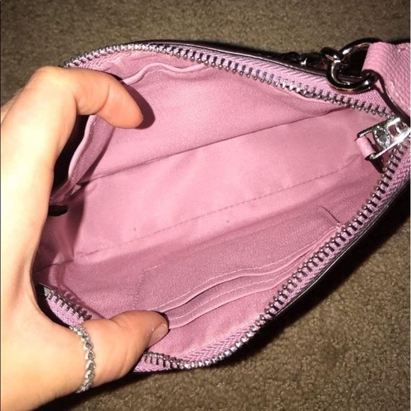SOLD. 🖤COACH Wristlet/Mini Purse NWOT - Picture 4 of 4